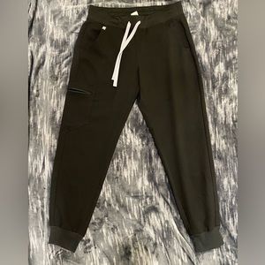 Figs Black “Zamora” Jogger Scrub Pants. (Petite Small)